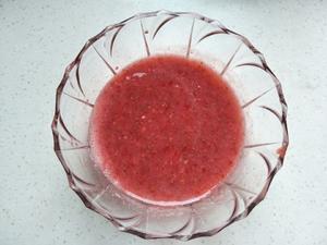 草莓芒果慕斯杯的做法 步骤3
