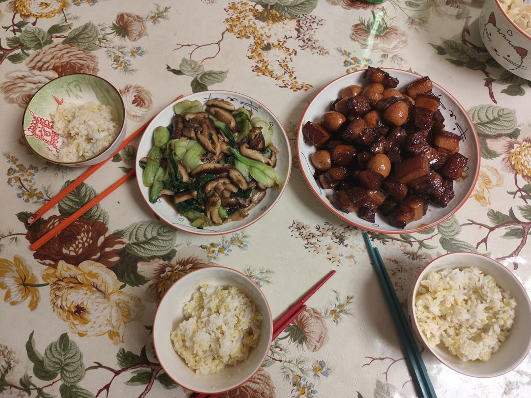 红烧肉炖鹌鹑蛋