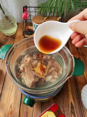 清炖牛排骨萝卜汤的做法 步骤6