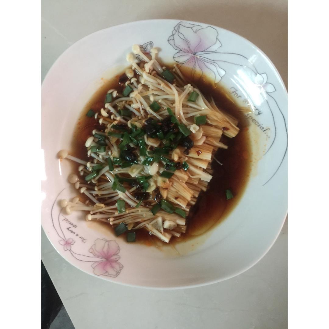 葱油金针菇——10分钟快手菜，你绝对不能错过的美味~