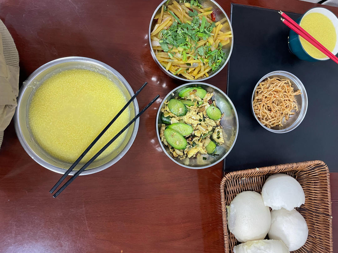 今日菜谱：土豆炒洋葱