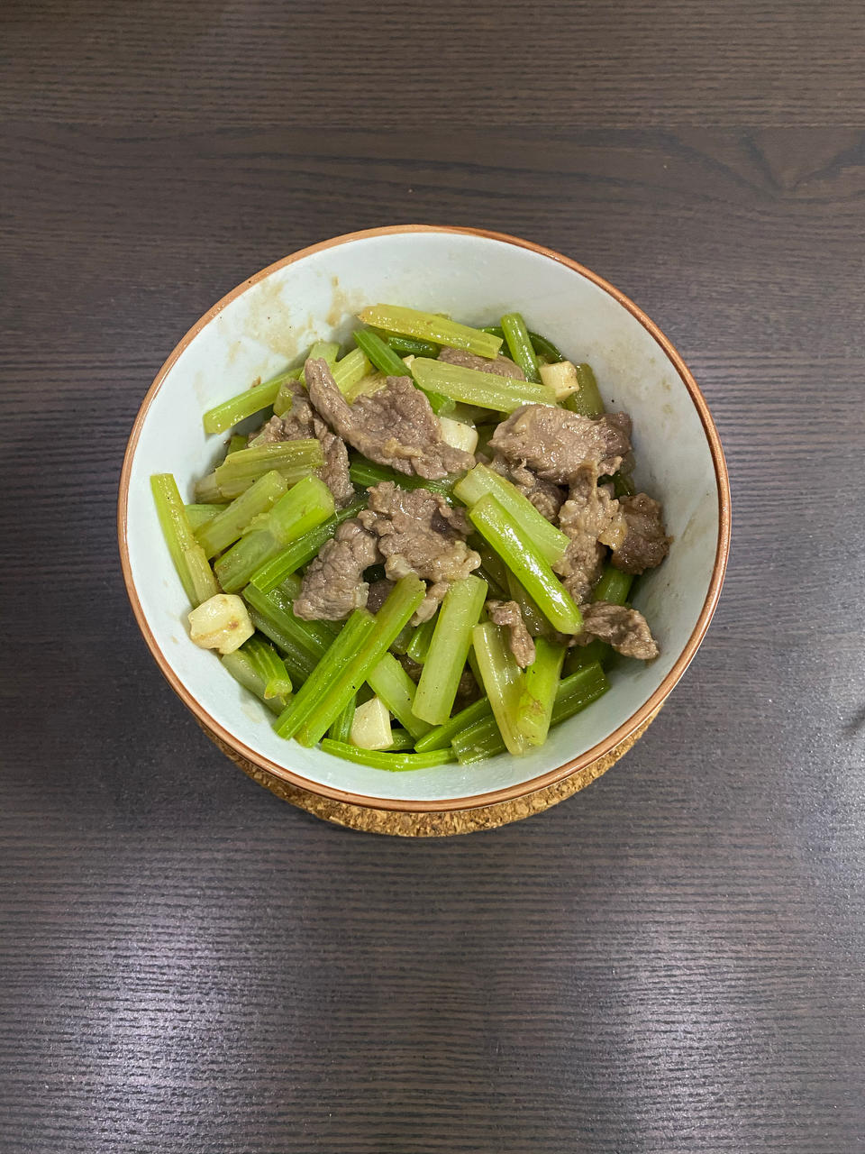 牛肉炒芹菜(不老不柴嫩滑多汁)
