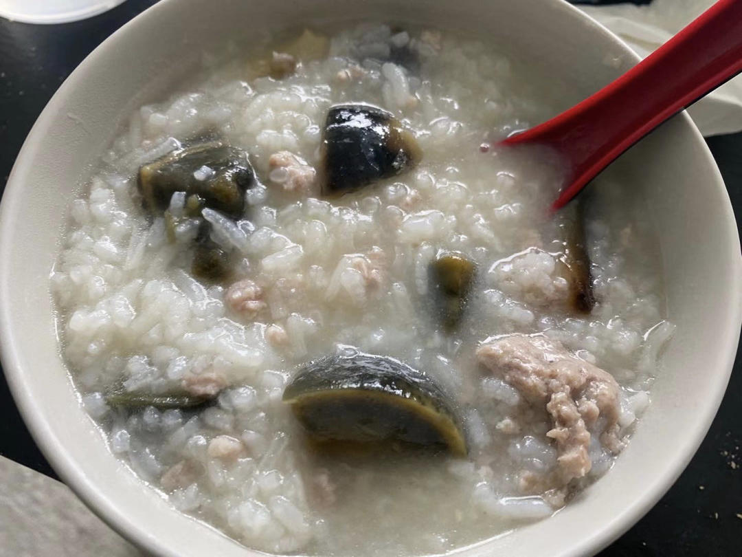 粤式茶楼之皮蛋瘦肉粥
