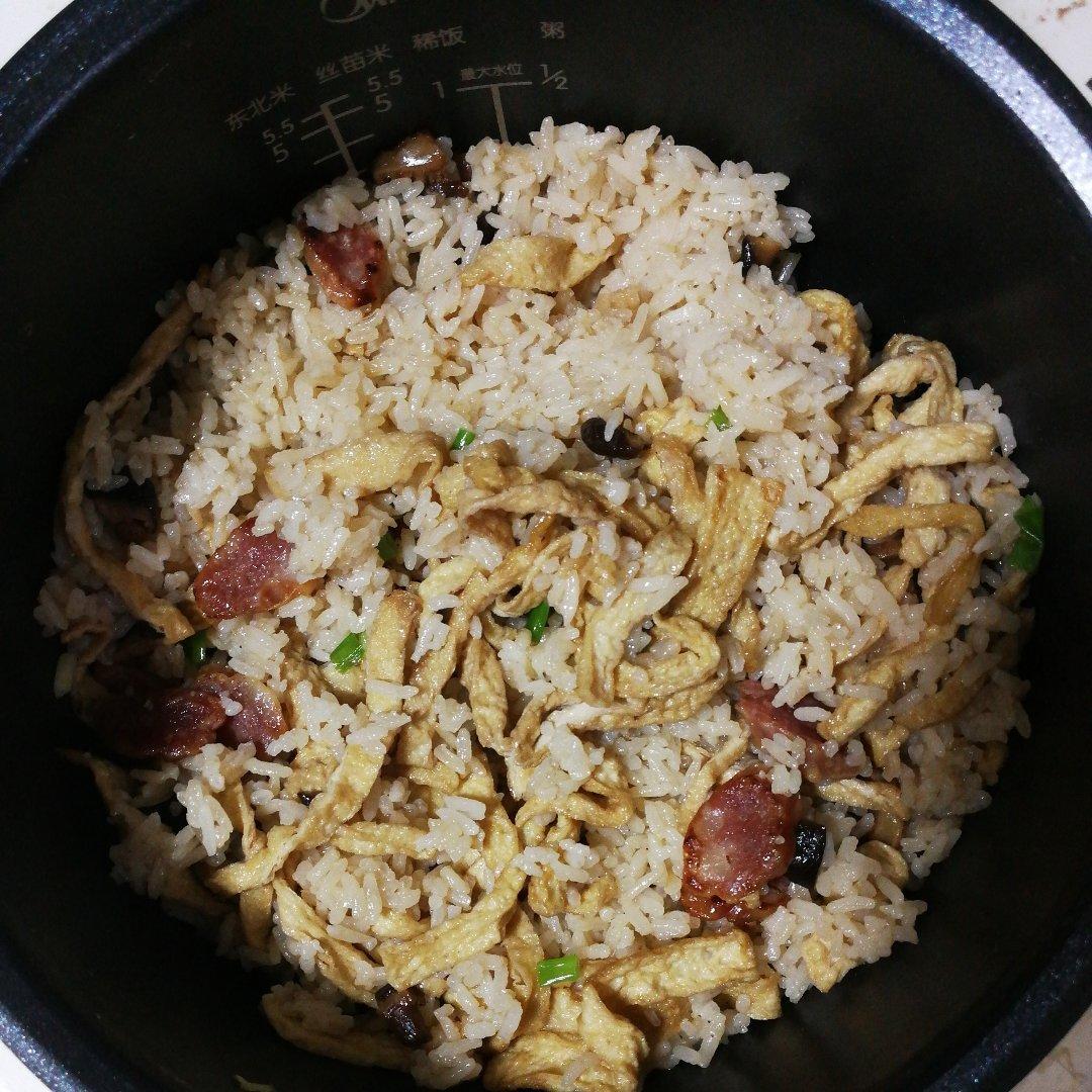 电饭锅版香菇腊肠饭