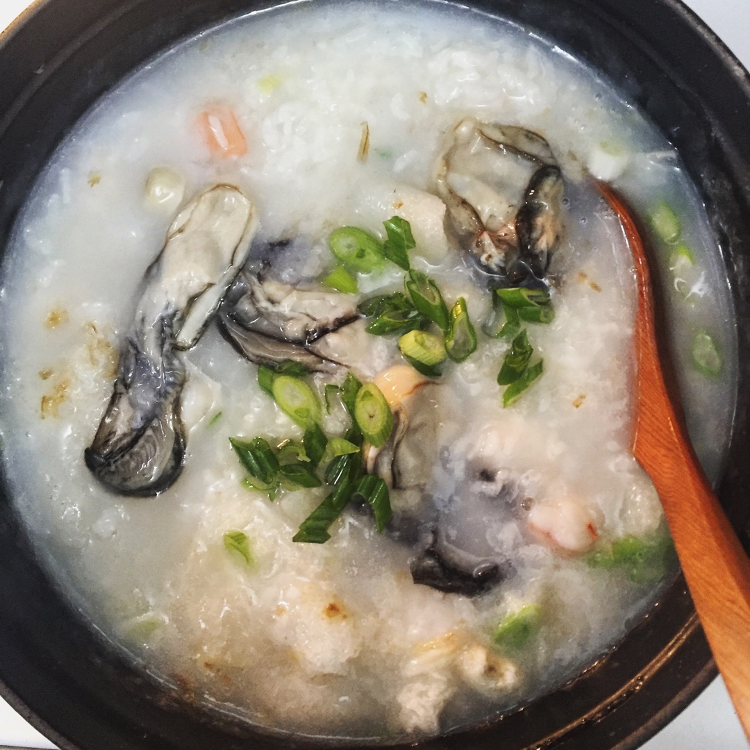 一只暴在路上做的生滚海鲜粥