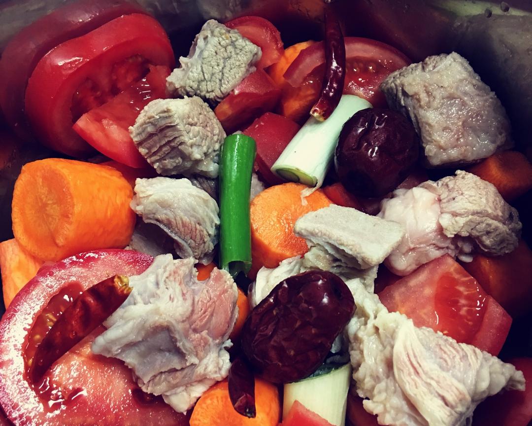 西红柿炖牛肋条的做法