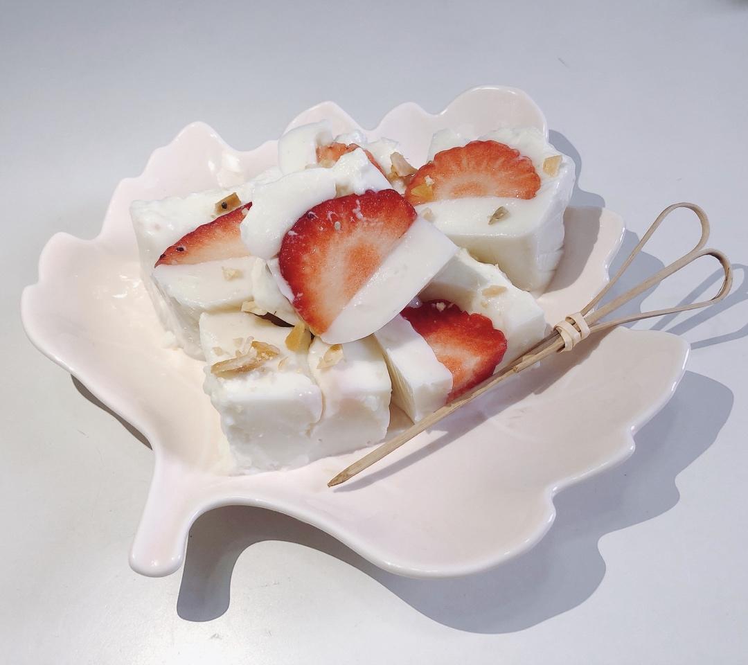 草莓牛奶小方