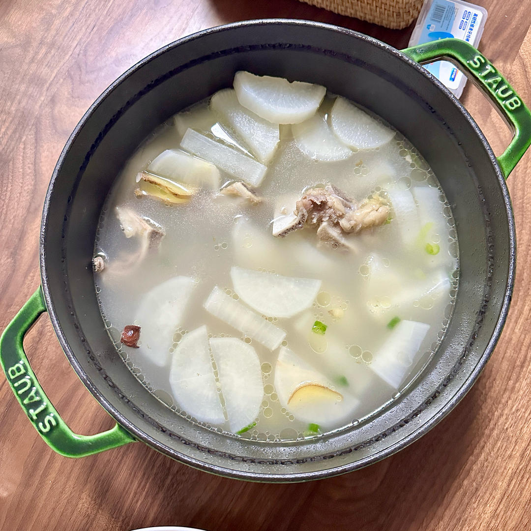 白萝卜猪骨汤