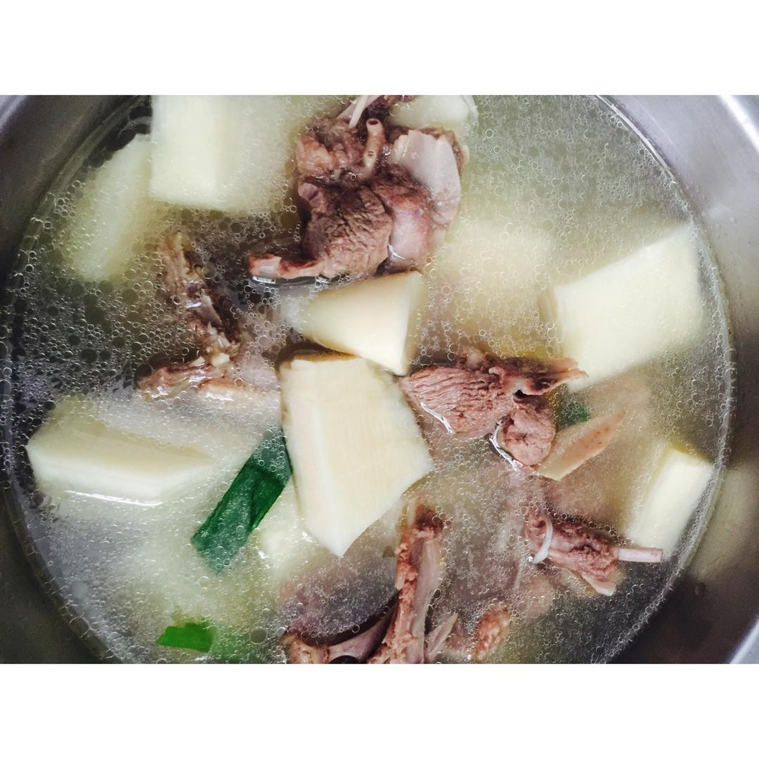 竹笋鸭肉汤