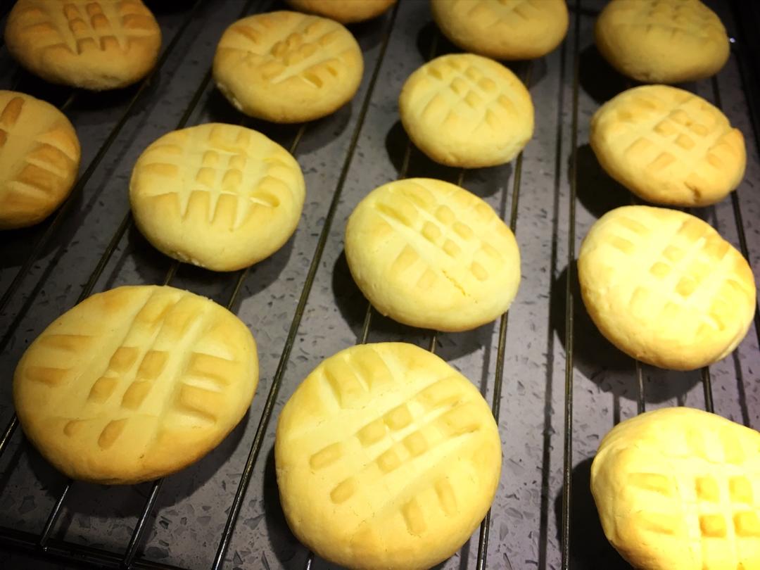 牛奶饼干