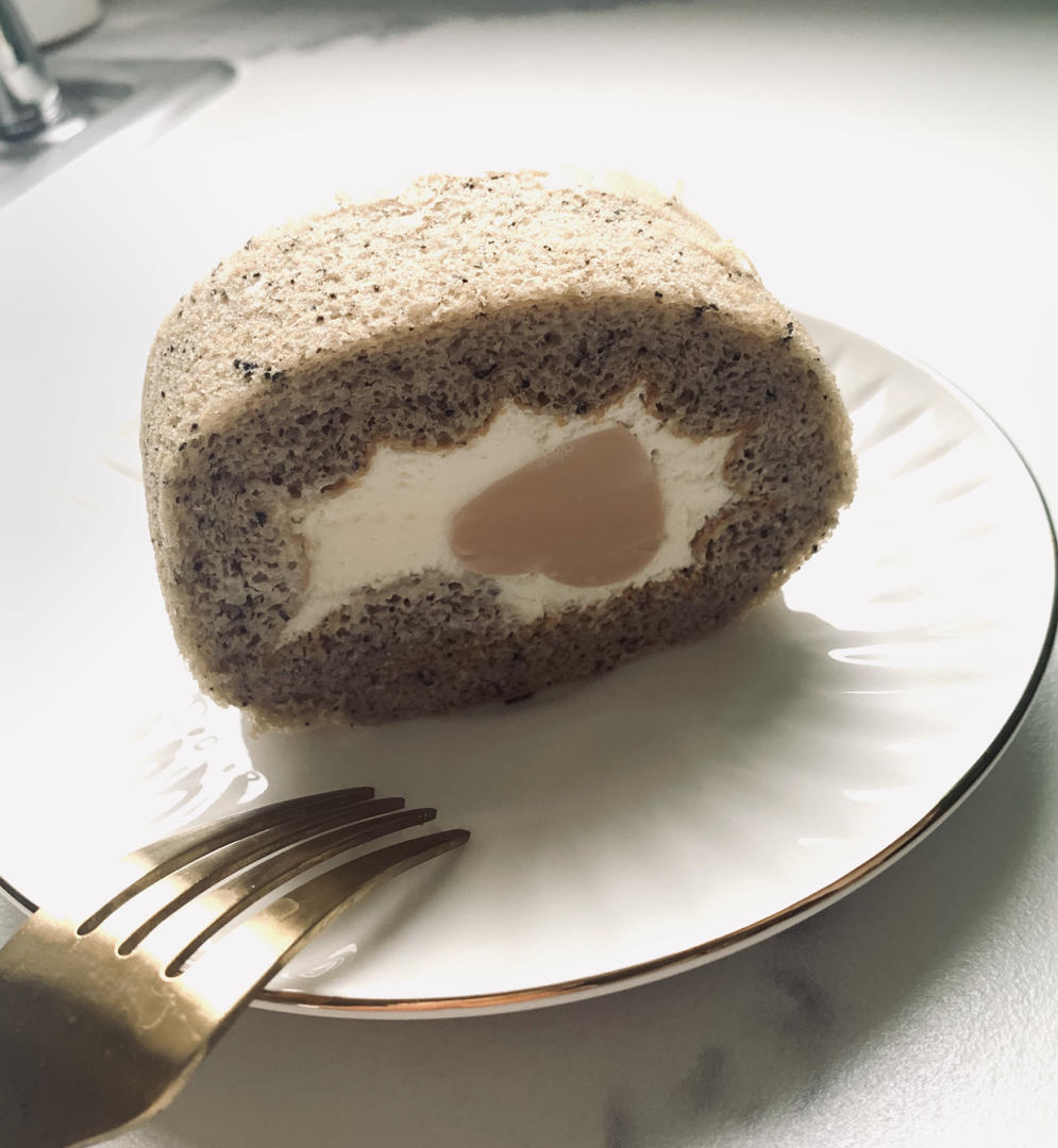 满大街都卖奶茶，红茶奶冻蛋糕卷，你试过了吗？