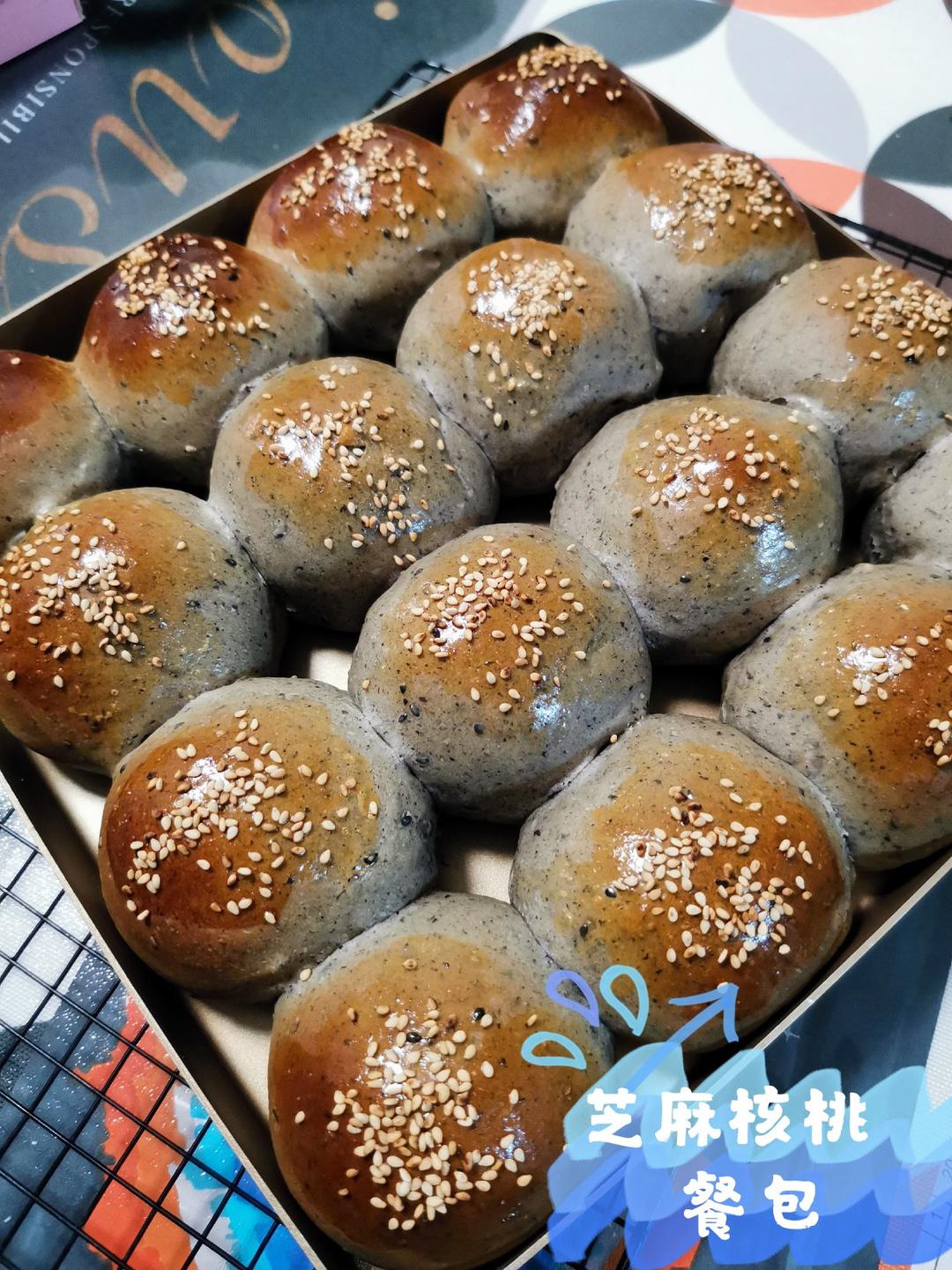 黑芝麻餐包~面包界的黑美人