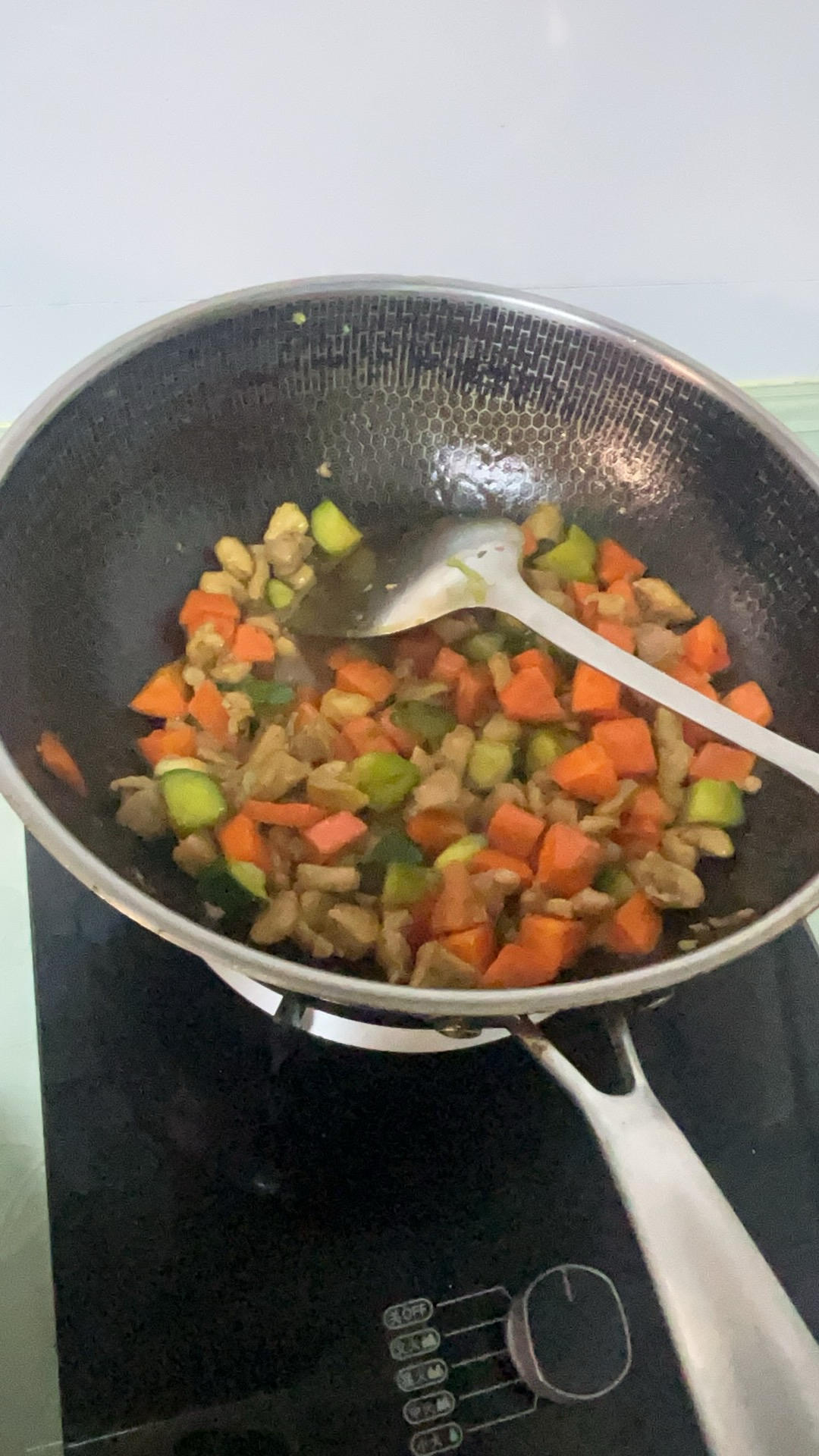 家常快手宫保鸡丁，小朋友也能吃的微辣版，小白也能复刻95%形似，90%味道！