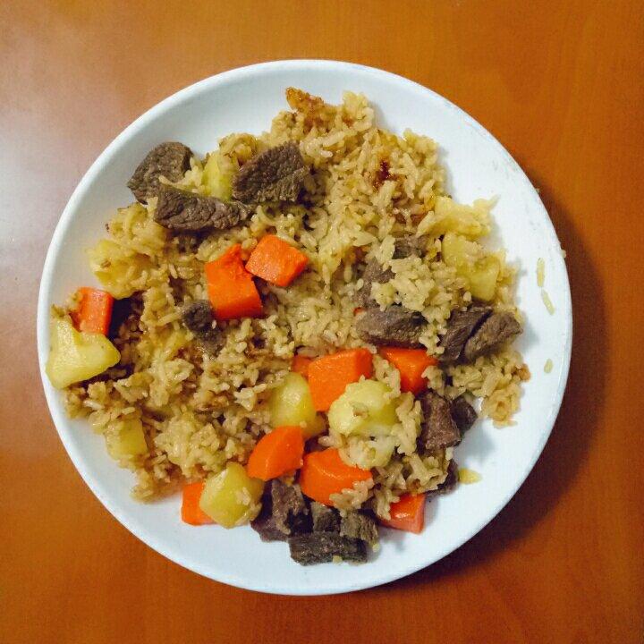 牛肉土豆焖饭