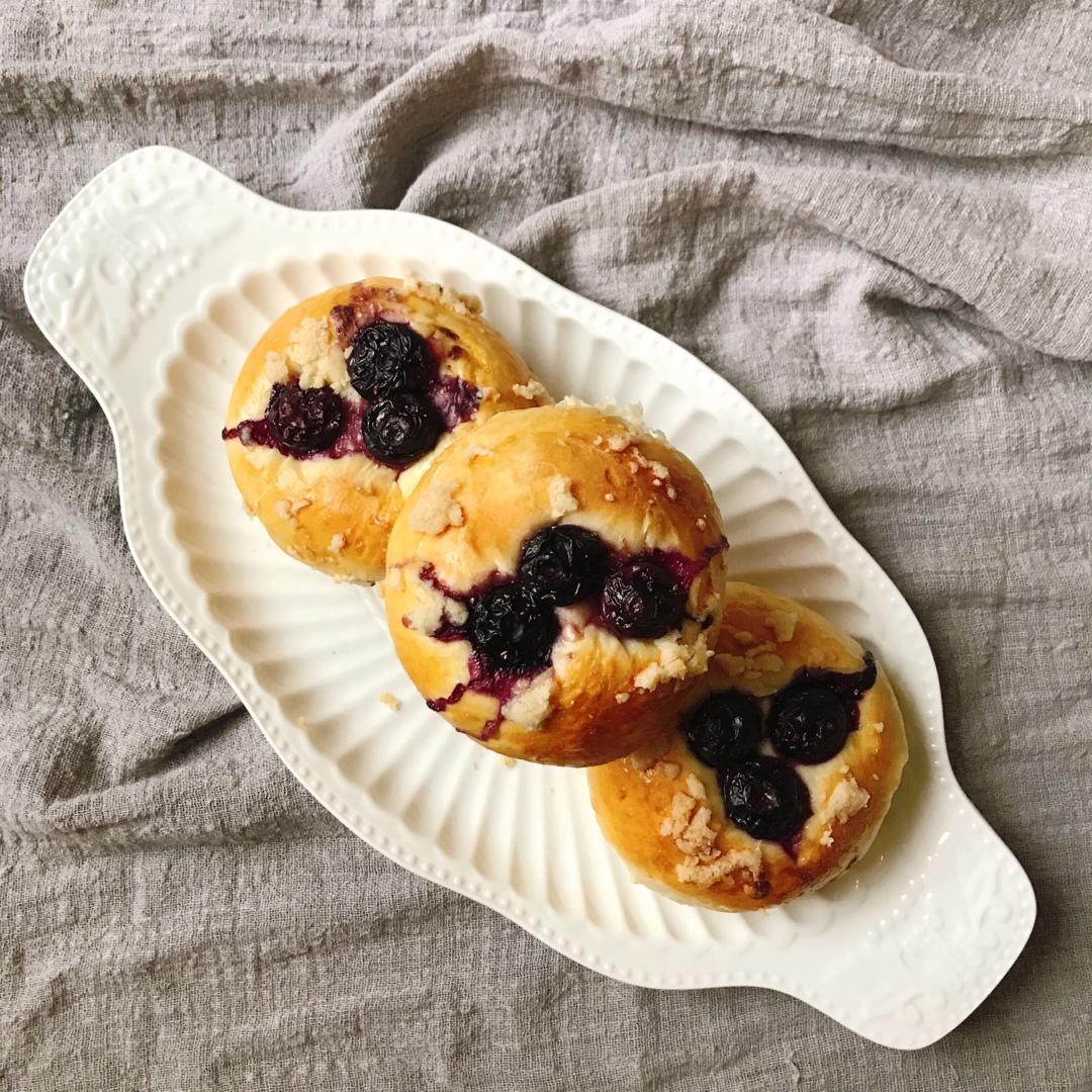 蓝莓蓝莓我爱你～蓝莓爆浆面包