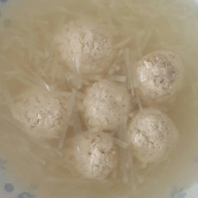 【10分钟系列】白萝卜豆腐圆子汤