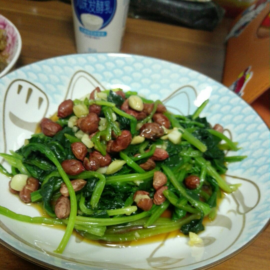 凉拌花生米菠菜