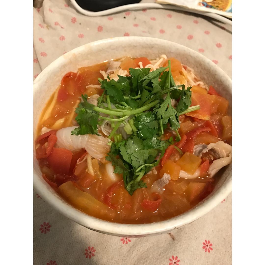 金针菇肥牛番茄锅