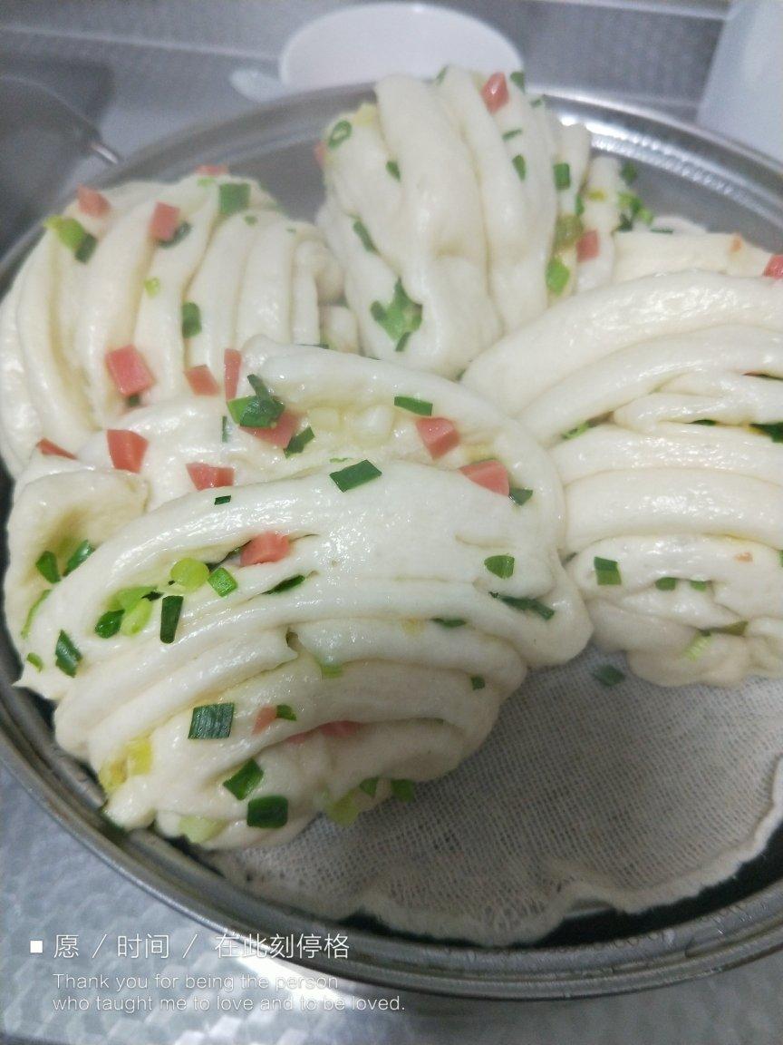 最好吃的火腿葱香花卷—附让葱不变黄的小窍门