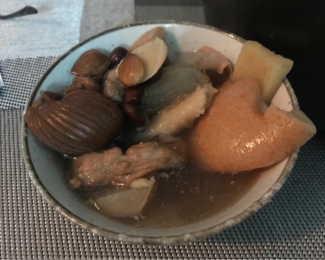 南北杏无花果瘦肉梨汤