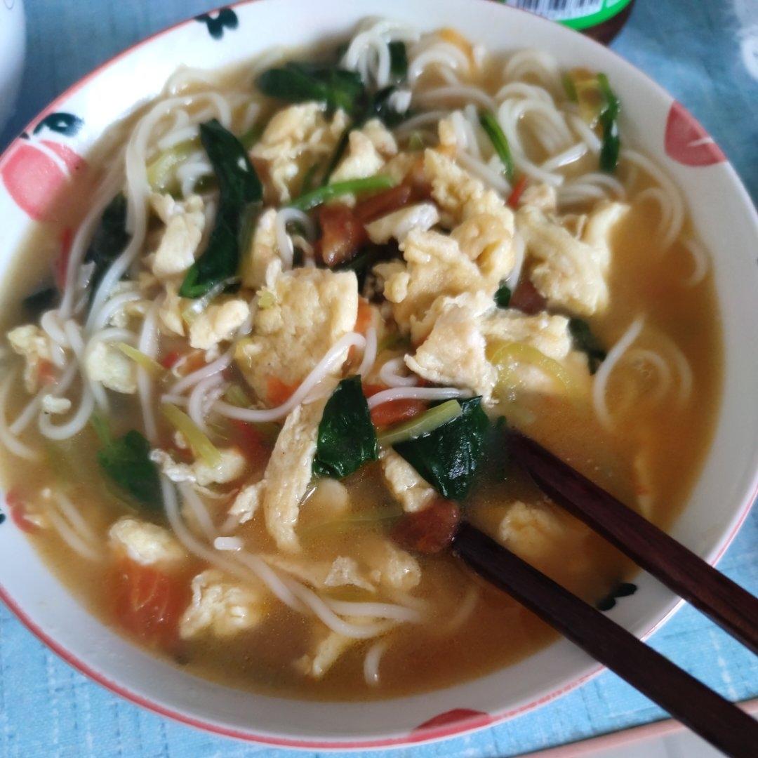菠菜鸡蛋面 汤鲜味美