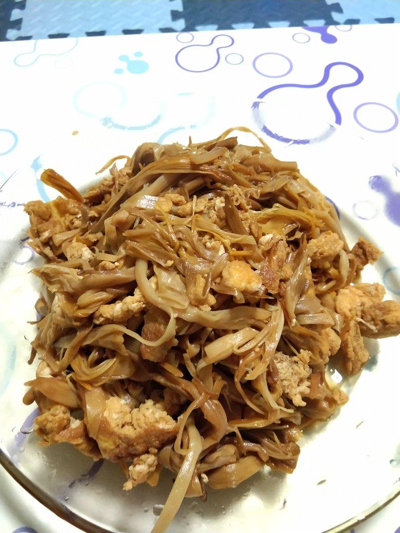 黄花菜炒蛋👉🏻赛螃蟹的味道
