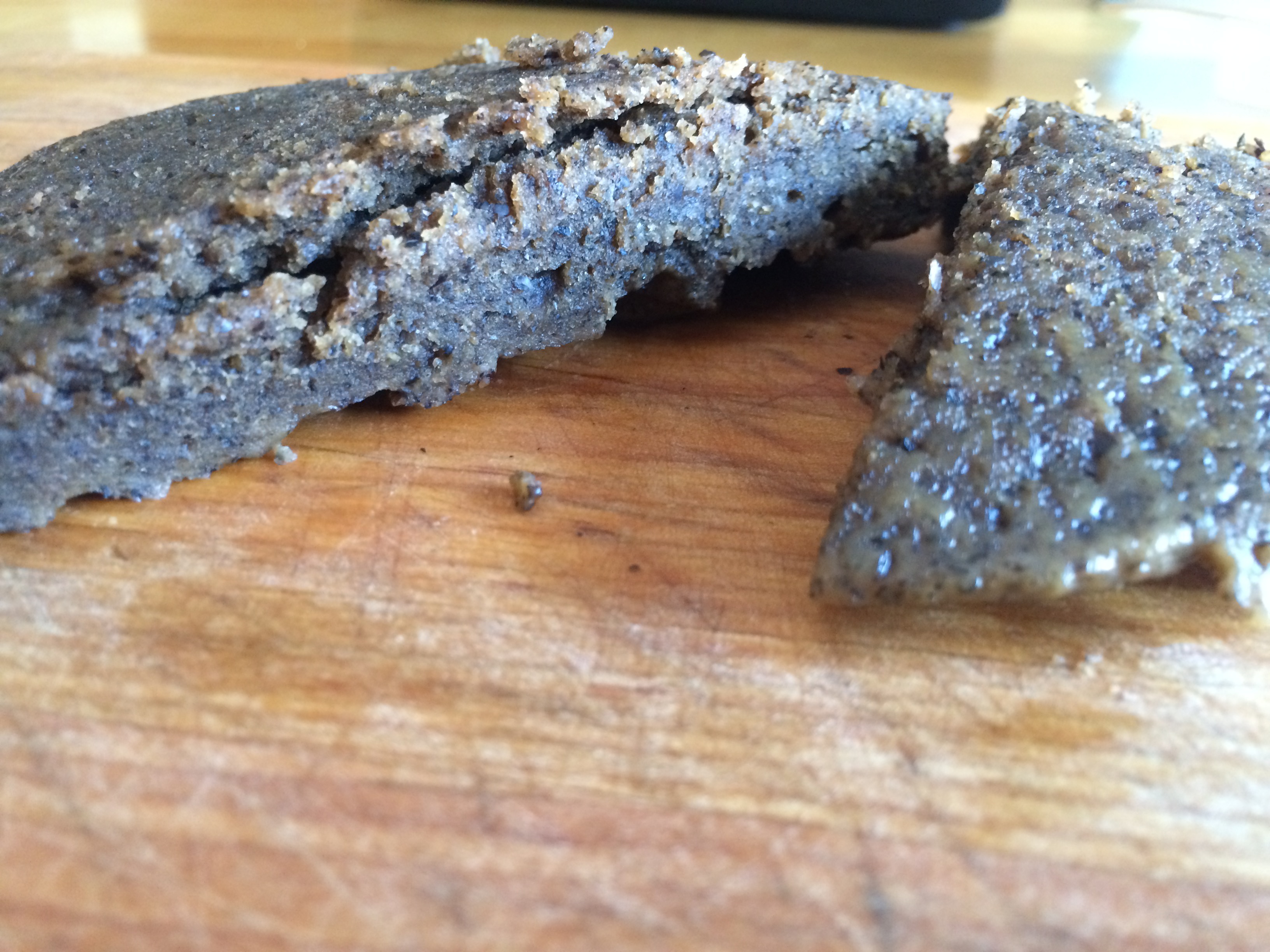 无油黑芝麻蒸糕（Black Sesame Steamed Sponge Cake)