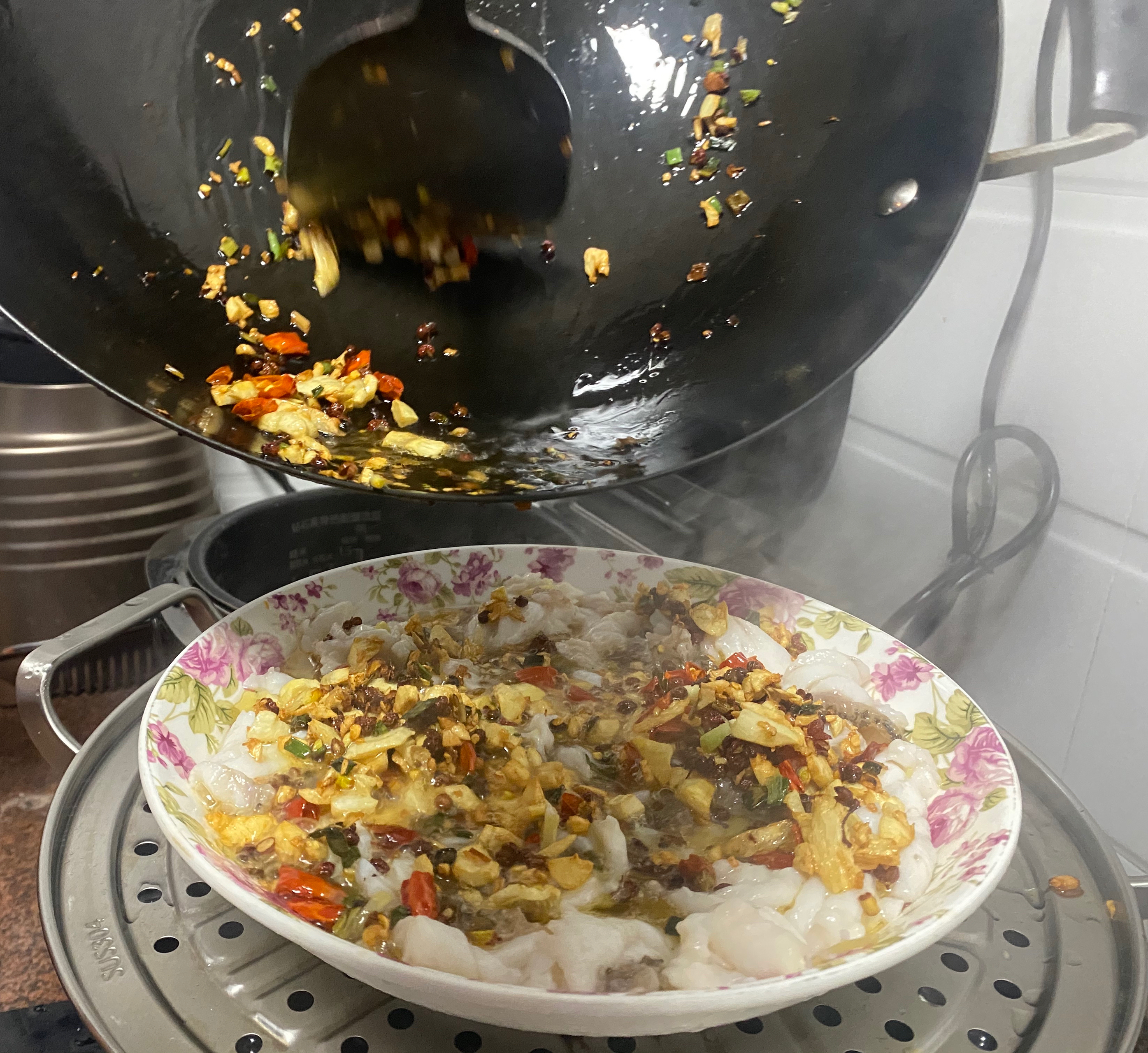让你多吃两碗饭的麻辣石斑鱼。的做法
