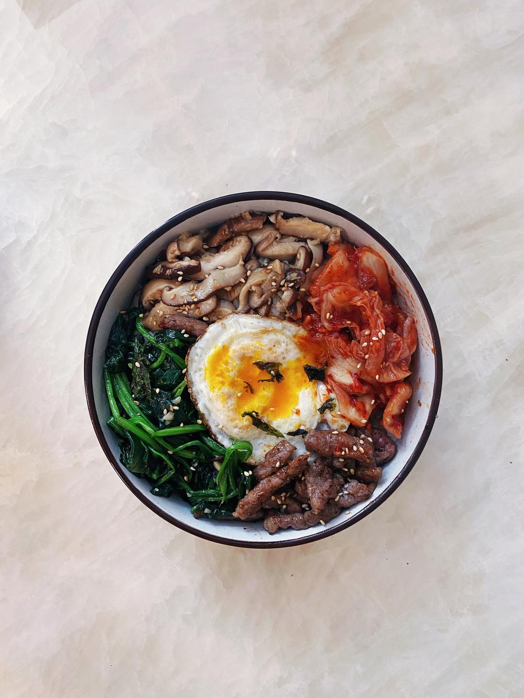 韩式牛肉拌饭的做法