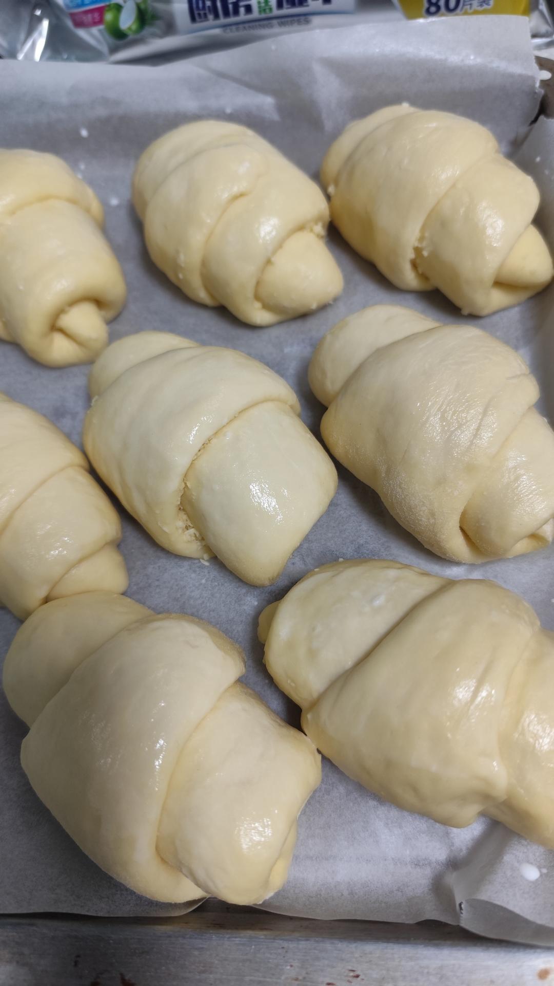 免揉膜的牛奶面包卷，没有厨师机也可以轻松做面包