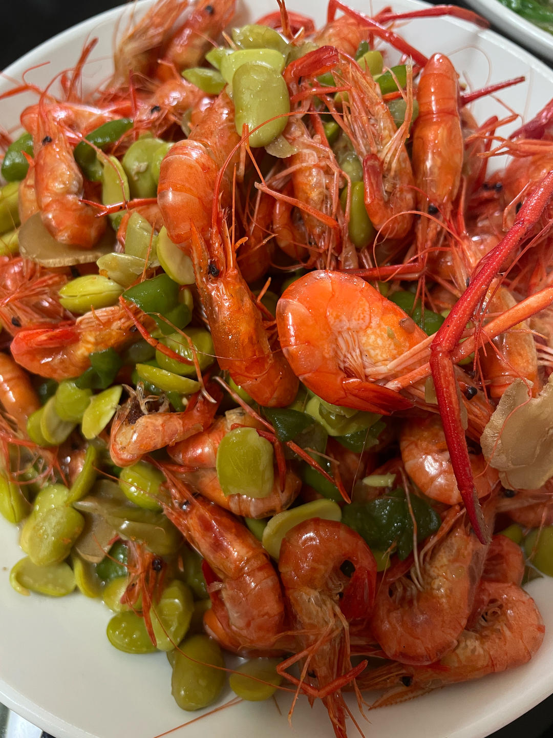 小美菜谱：河虾毛豆烧青椒的做法