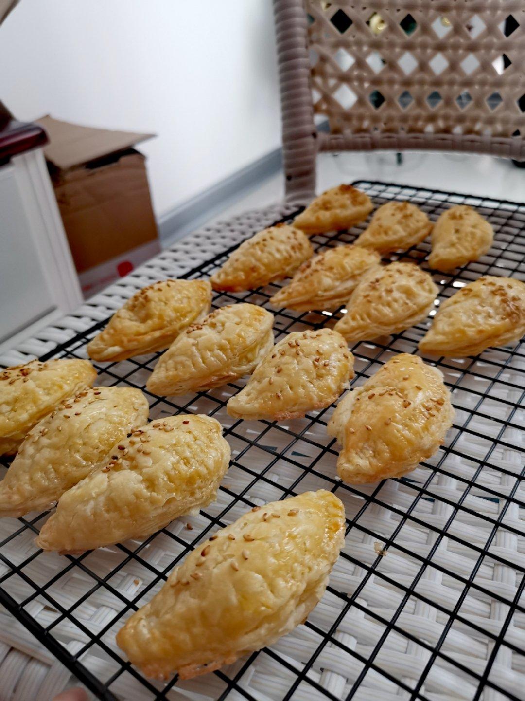 爆好吃的榴莲酥-自制酥皮|层层开酥|奶香十足