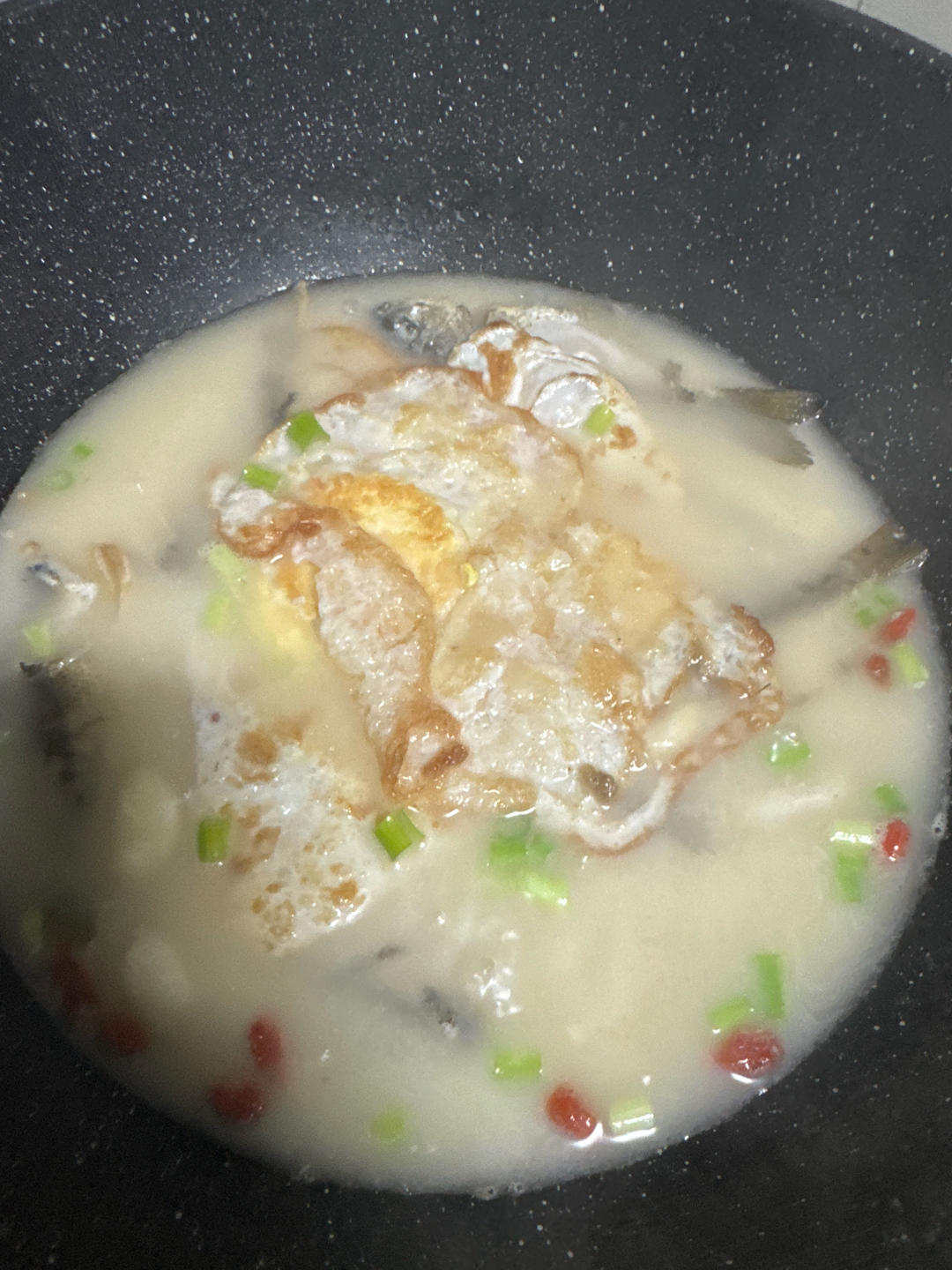 这样做的鲫鱼汤超好喝，奶白奶白的