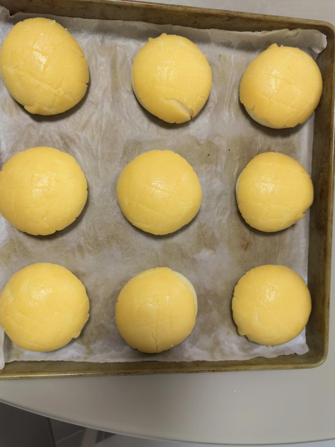 做100款面包の12：在家开茶餐厅!港式菠萝包 –不划格子自然裂开的香酥脆皮！菠萝油/酥皮包