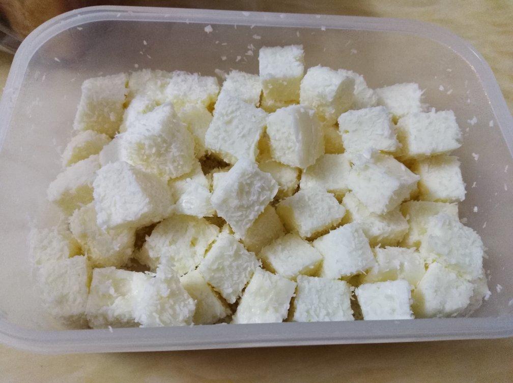 椰丝牛奶小方糕