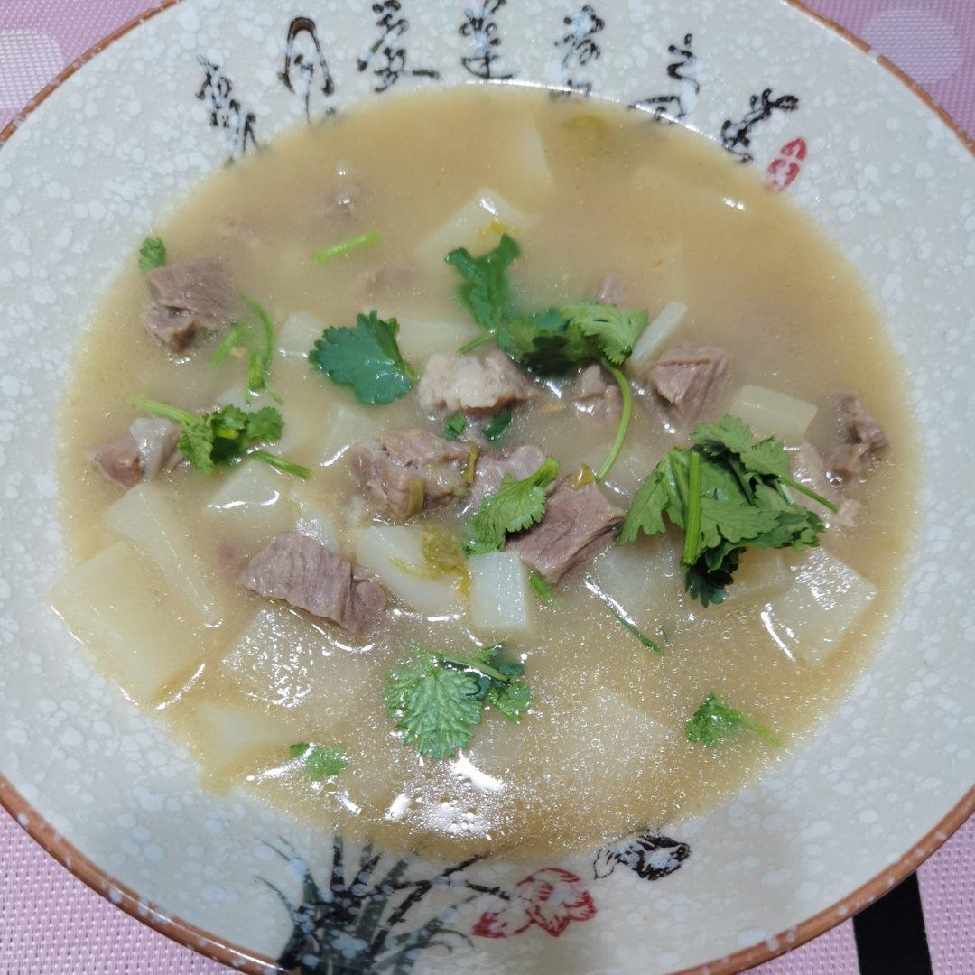 牛肉炖萝卜