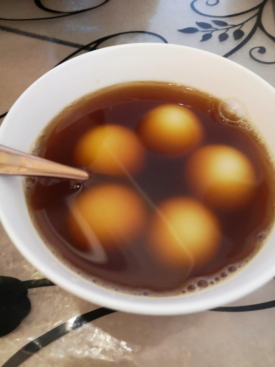 花生黑芝麻汤圆