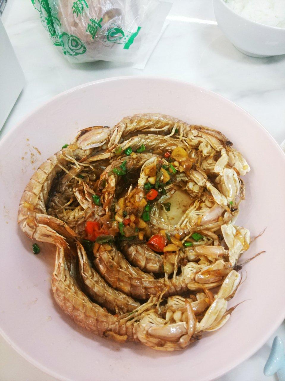 无油炸版的椒盐皮皮虾和巧拨虾壳的方法
