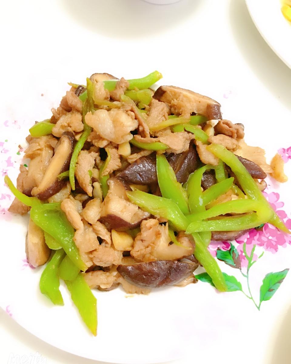 青椒香菇炒牛肉减脂健身餐