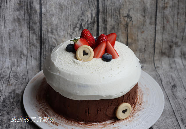 雪顶草莓可可蛋糕的做法