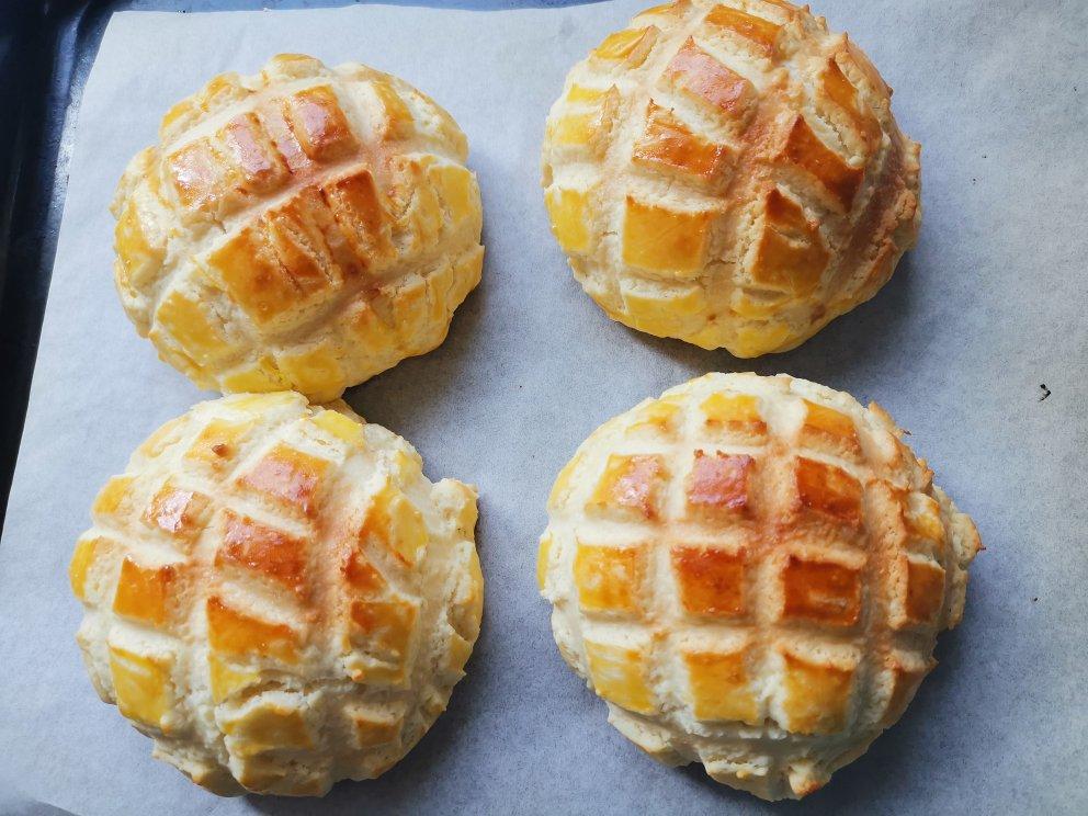 好吃到炸裂的港式菠萝包（附带制作酥皮的小视频）