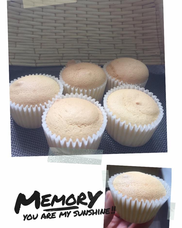 不皱不裂圆润饱满原味戚风纸杯蛋糕