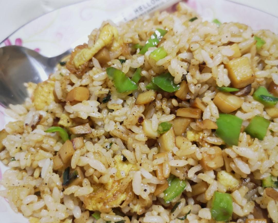 厨房小白自创-蚝油杏鲍菇蛋炒饭（懒人必备）