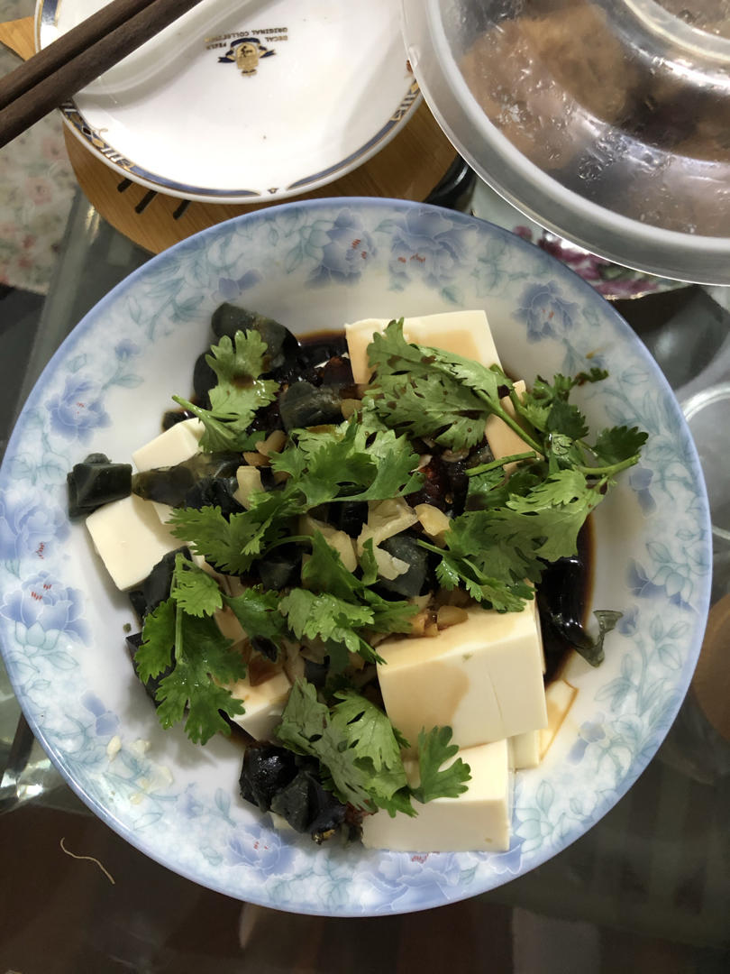 皮蛋拌豆腐