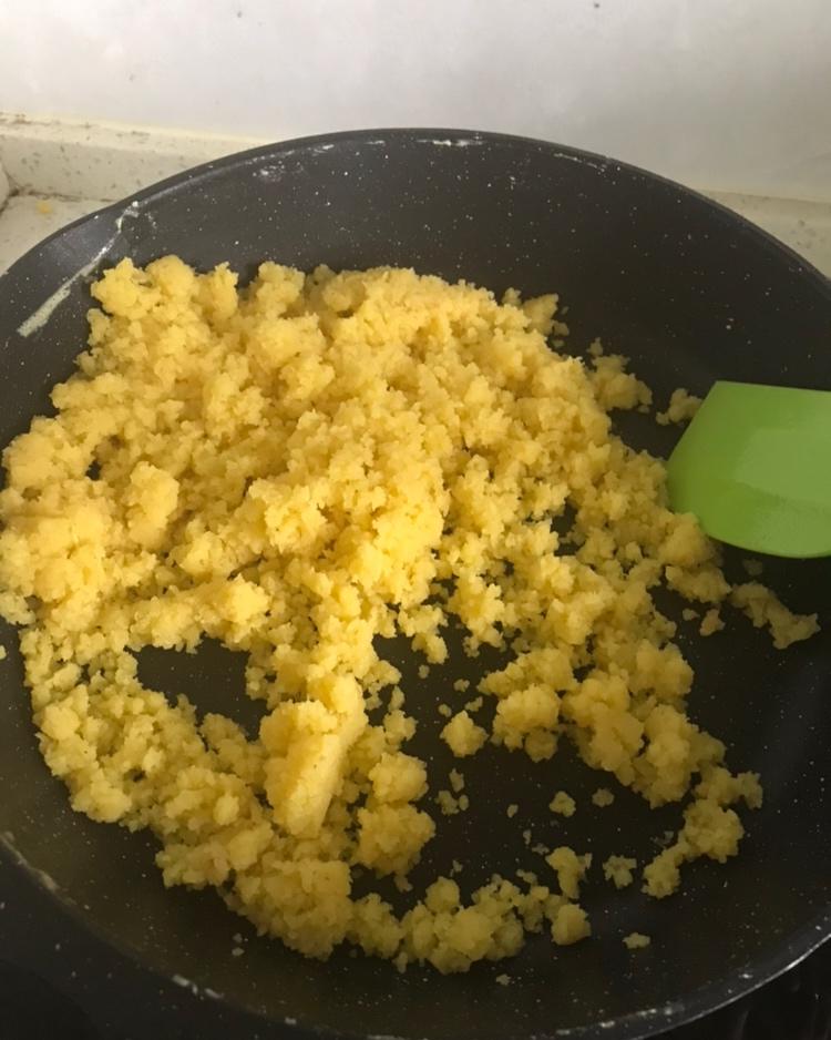爆浆流心奶黄月饼-咸甜适中入口即化