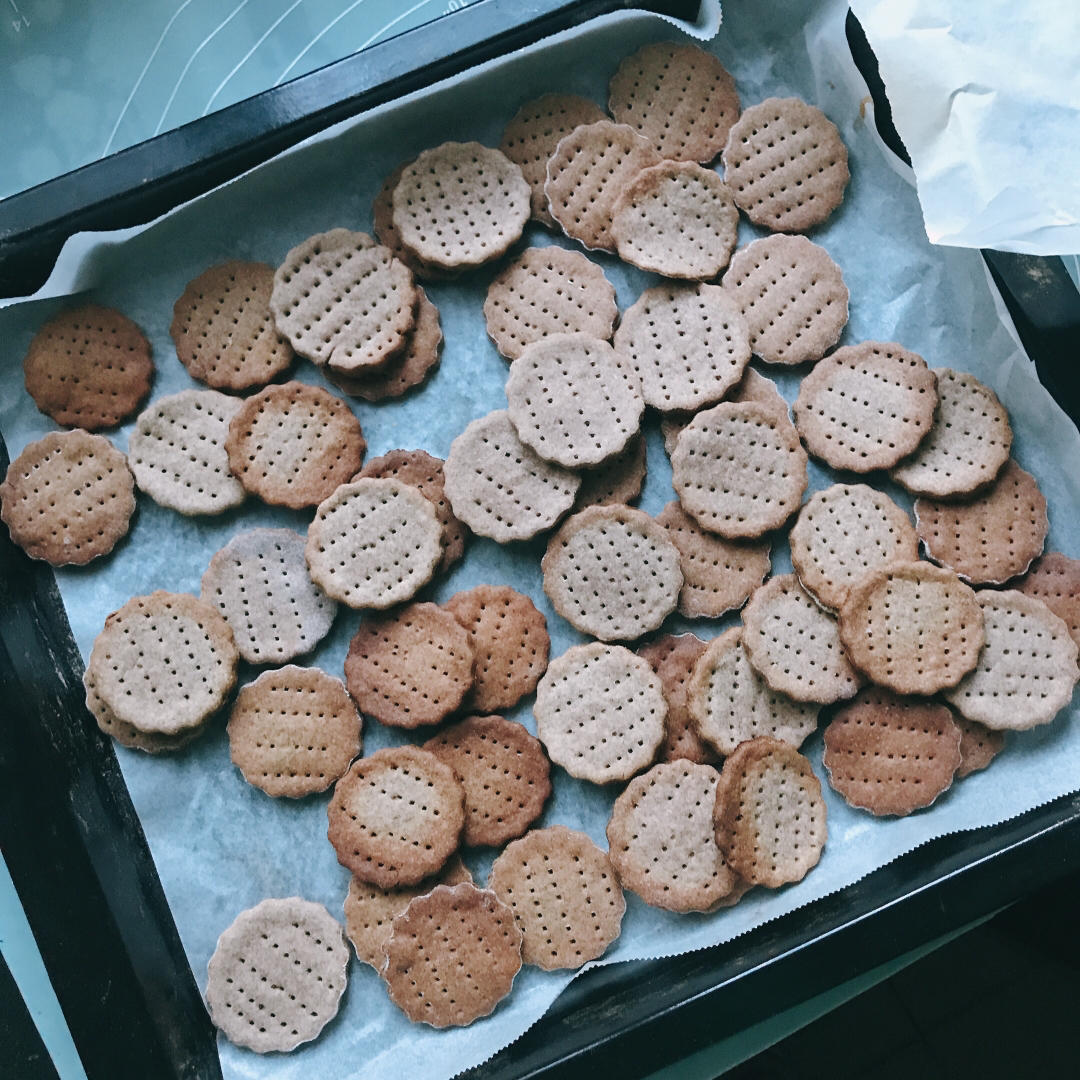 无糖少油！外酥里软饱腹感极强的全麦饼干