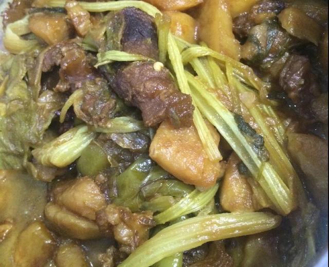 韩式土豆芹菜炖牛筋的做法