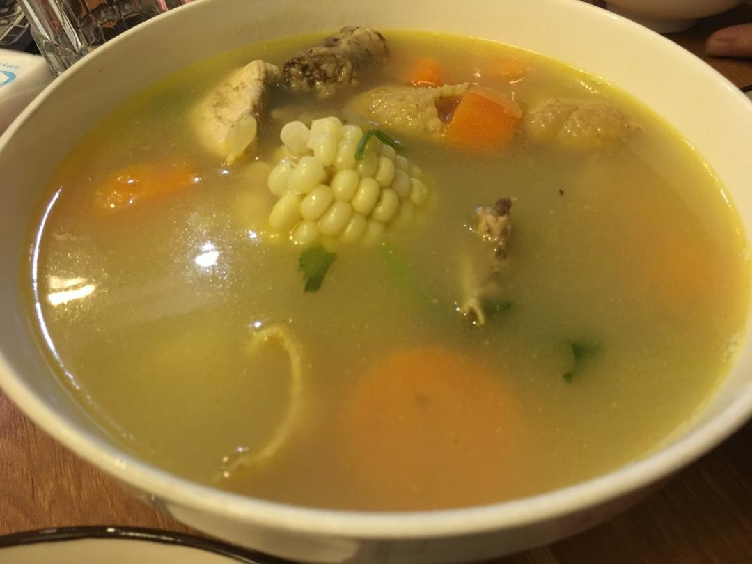 胡萝卜玉米鸡汤