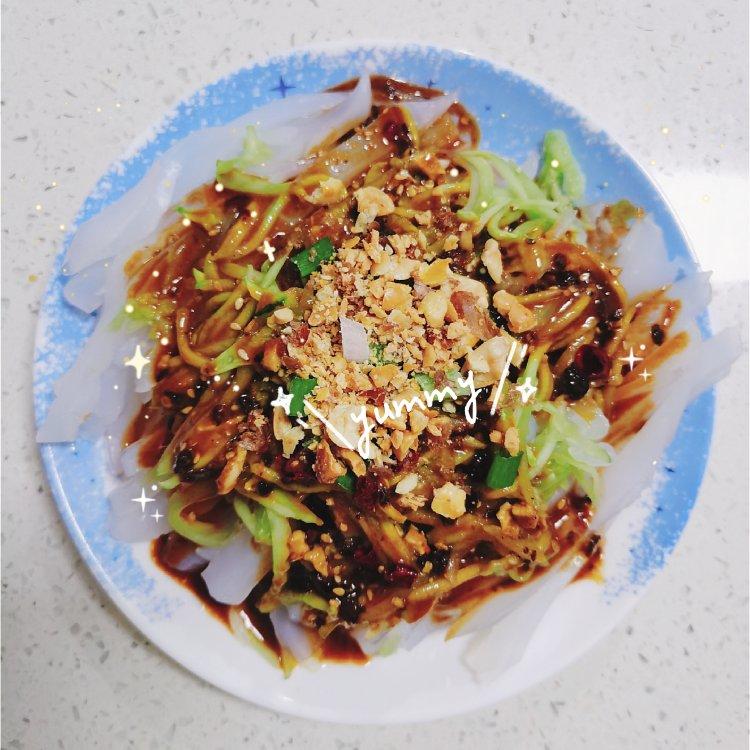 凉拌绿豆凉粉，一口气能吃两碗