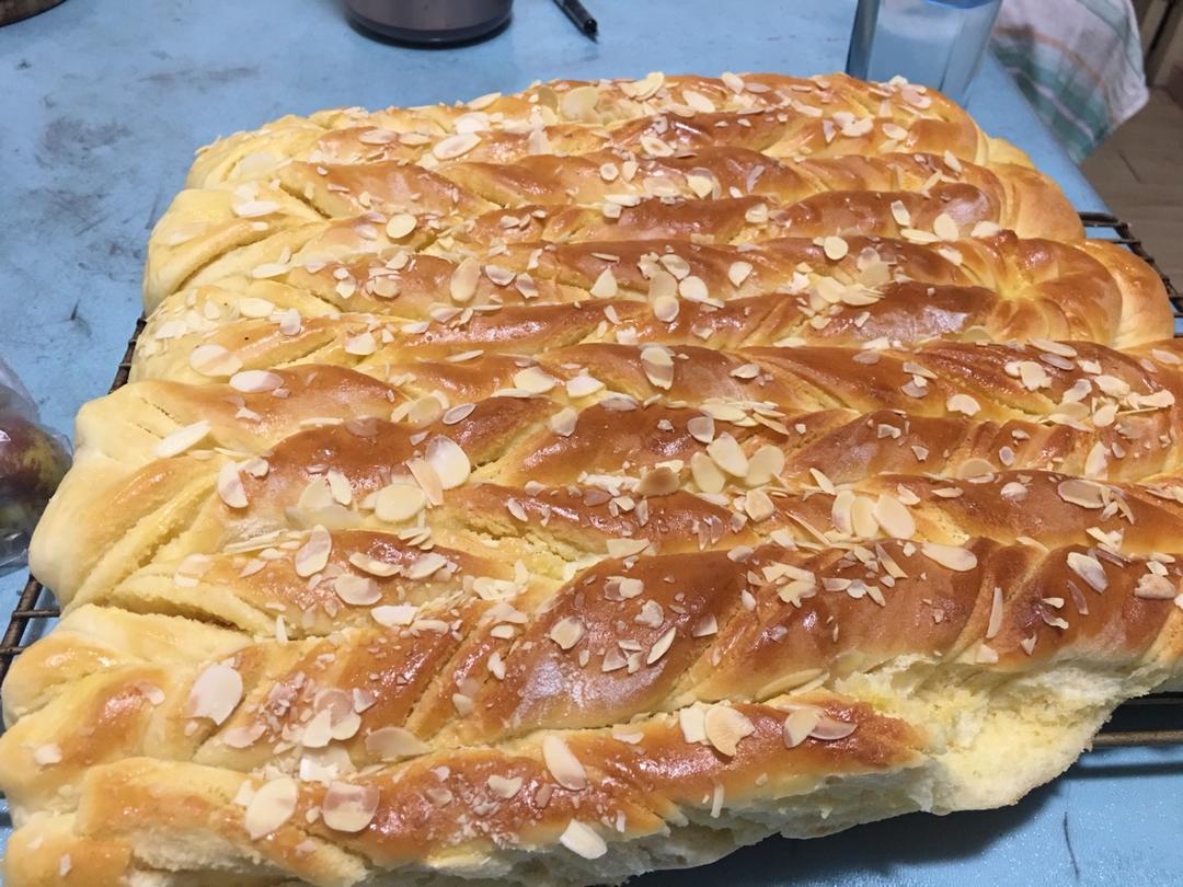杏仁奶油软排包